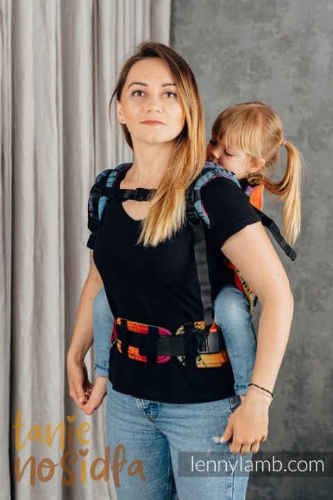 Nosidełko LennyPreschool z tkaniny żakardowej 100% bawełna, rozmiar preschool - SYMFONIA TĘCZOWA DARK Nosidełko LennyPreschool z tkaniny żakardowej 100% bawełna, rozmiar preschool - SYMFONIA TĘCZOWA DARK